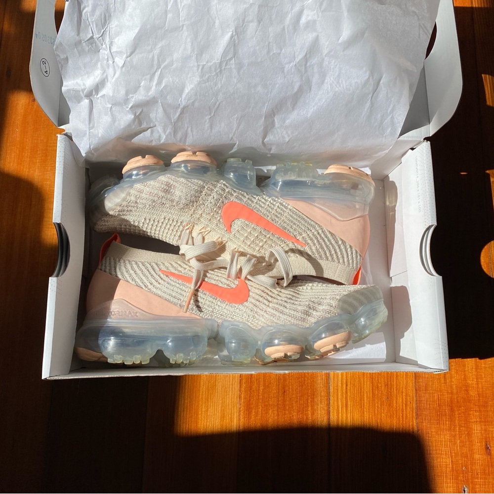 Nike Air Vapormax flyknit 3 size 7.5 women’s - EXCELLENT CONDITION